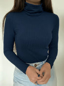 T-shirt elegante de gola alta inspirada na França